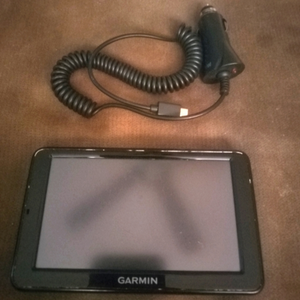 COPY - Garmin Bluetooth GPS with Car Charger!!